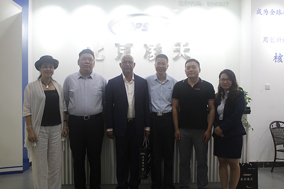 近日，尼日爾防務(wù)部門(mén)負(fù)責(zé)人蒞臨北京凌天，專(zhuān)題考察安檢、排爆、反恐等軍用警用技術(shù)裝備。