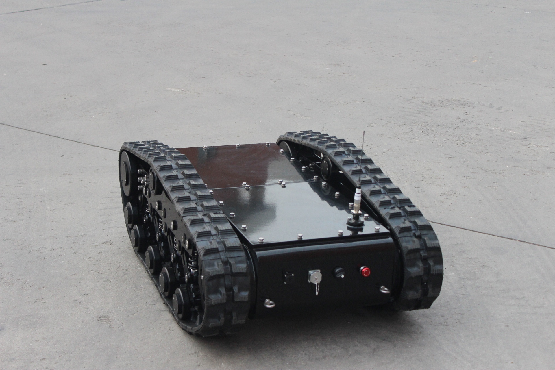 履帶式機(jī)器人底盤(pán)車