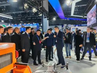 中國(guó)國(guó)際應(yīng)急展快訊：應(yīng)急管理部部長(zhǎng)王祥喜了解凌天智能裝備集團(tuán)無人化裝備創(chuàng)新與應(yīng)用情況！